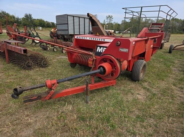 Image of Massey Ferguson 124 equipment image 3