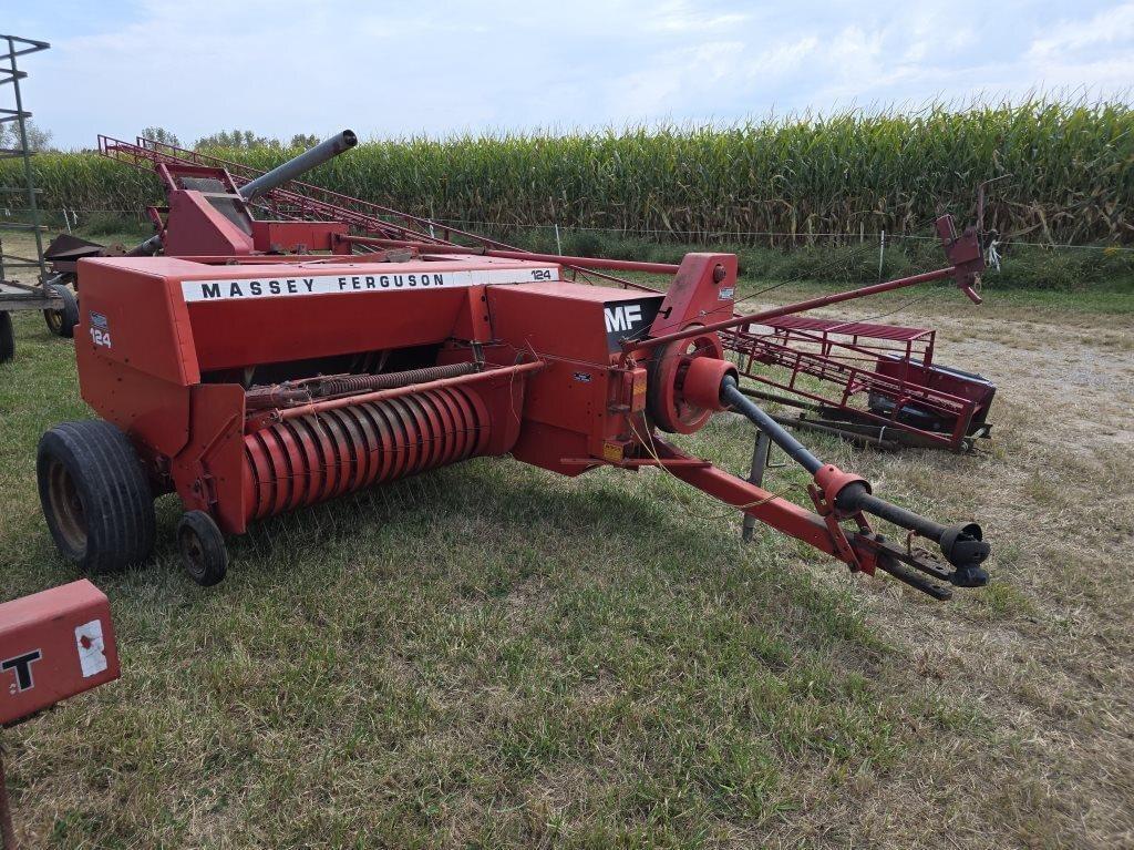 Image of Massey Ferguson 124 Primary image
