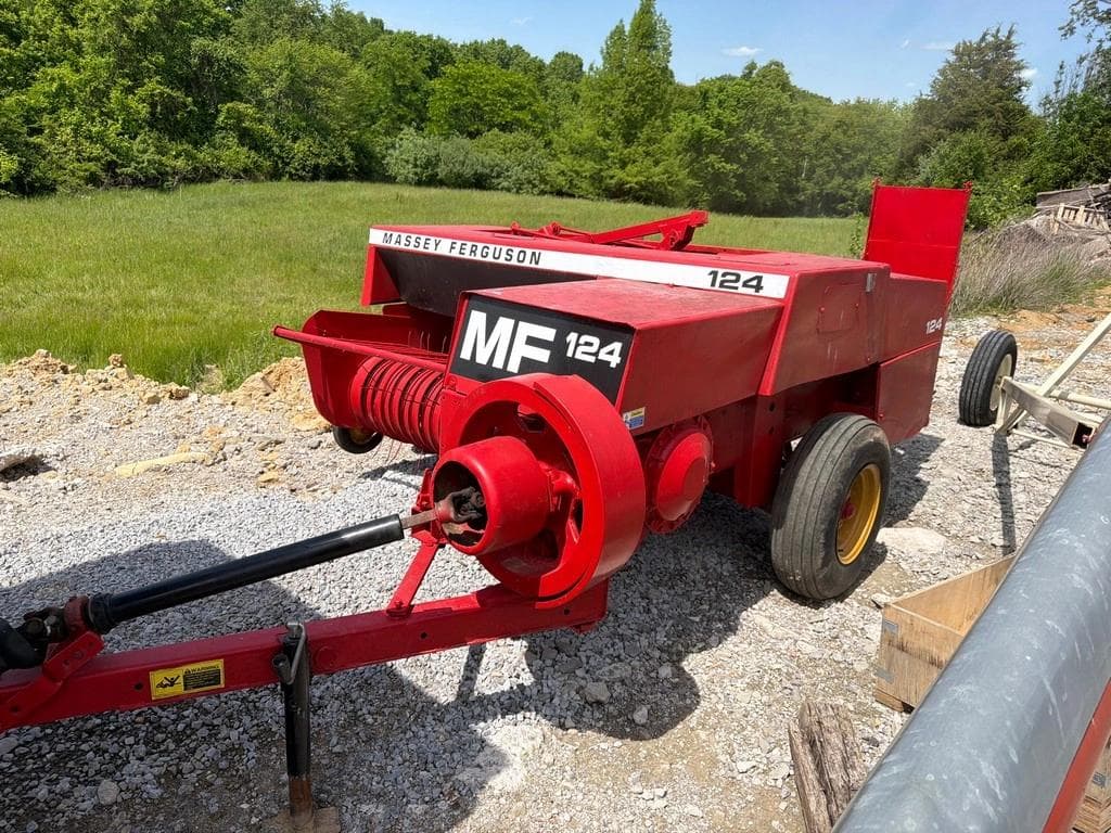 Image of Massey Ferguson 124 Primary image