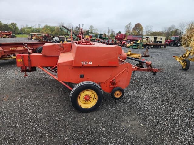 Image of Massey Ferguson 124 equipment image 1