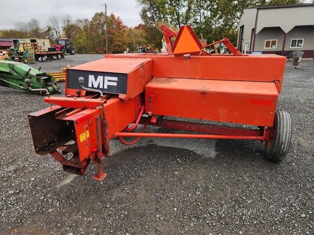 Image of Massey Ferguson 124 equipment image 3