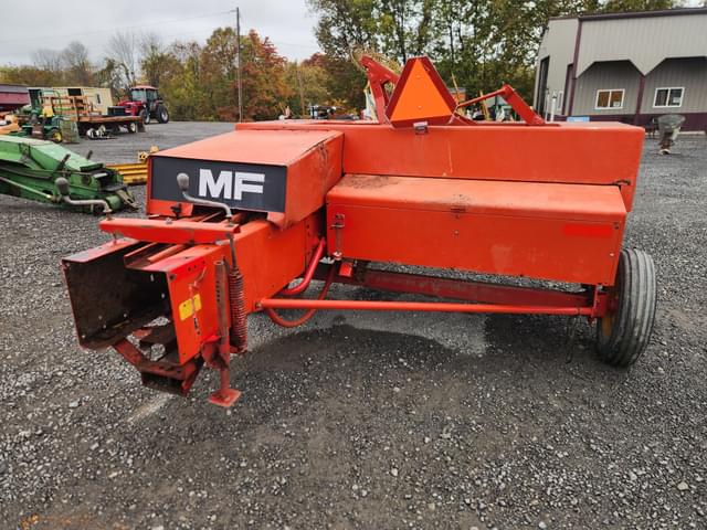 Image of Massey Ferguson 124 equipment image 3