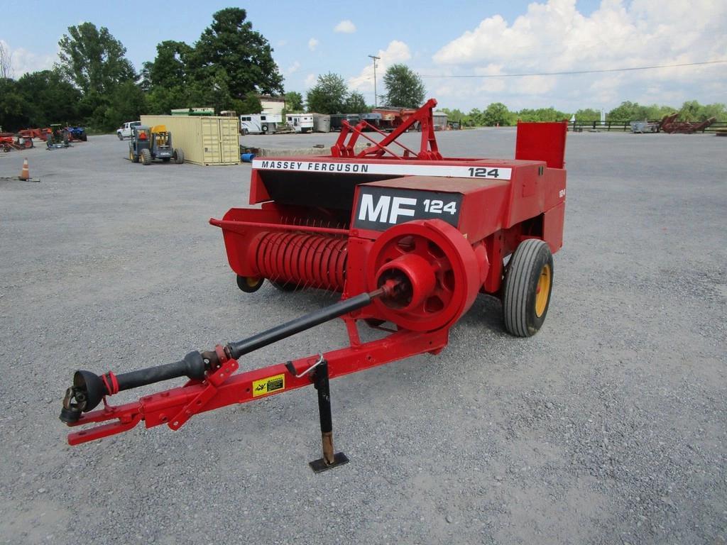 Image of Massey Ferguson 124 Primary image