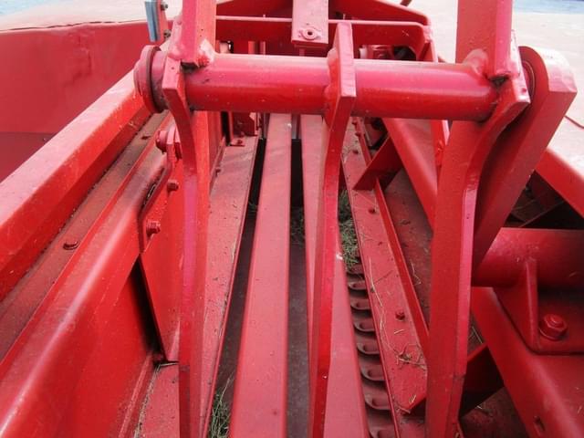 Image of Massey Ferguson 124 equipment image 2