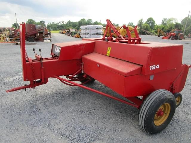 Image of Massey Ferguson 124 equipment image 3