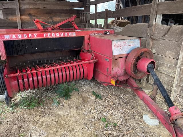 Image of Massey Ferguson 124 equipment image 3