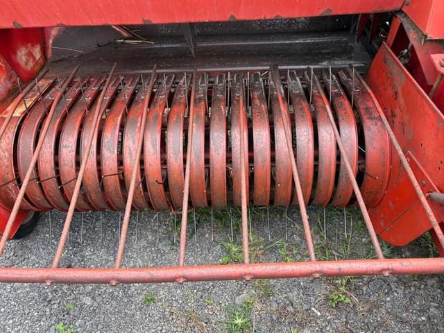Image of Massey Ferguson 124 equipment image 3