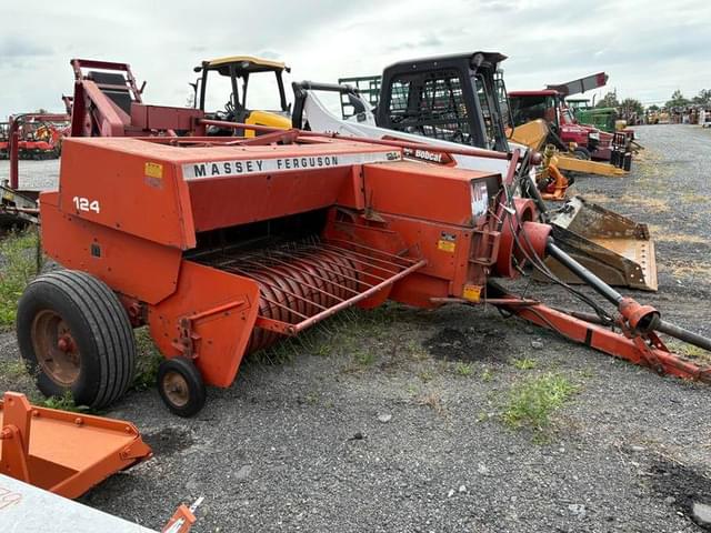 Image of Massey Ferguson 124 equipment image 1