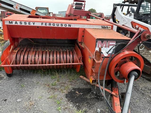 Image of Massey Ferguson 124 equipment image 2