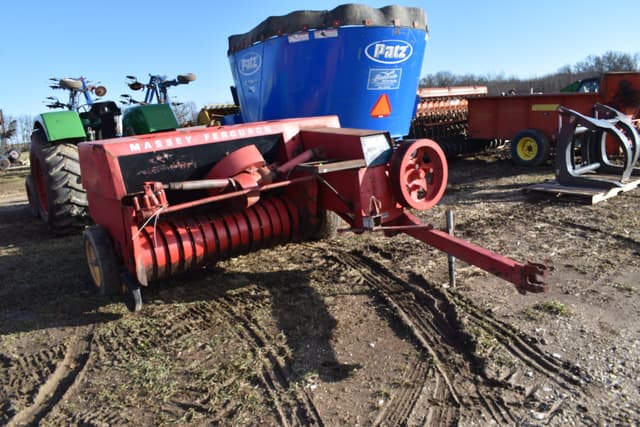 Image of Massey Ferguson 124 equipment image 2