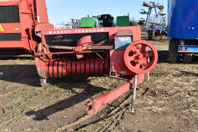 Image of Massey Ferguson 124 equipment image 1