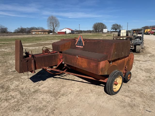 Image of Massey Ferguson 124 equipment image 2