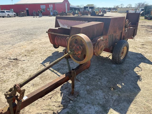 Image of Massey Ferguson 124 equipment image 3