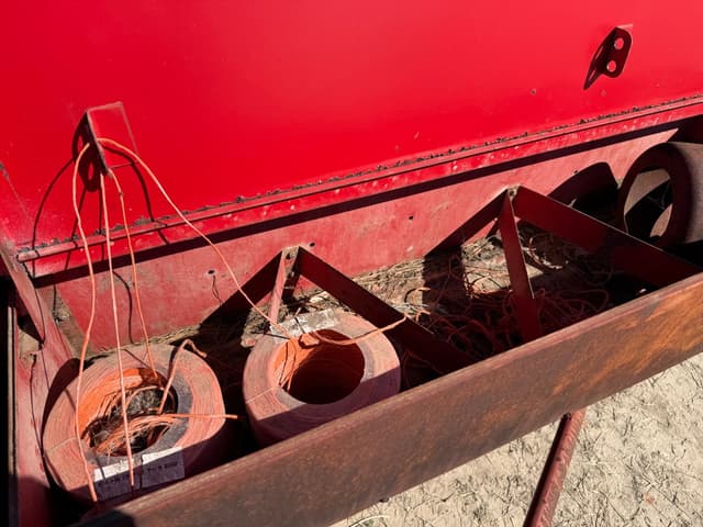 Image of Massey Ferguson 124 equipment image 4