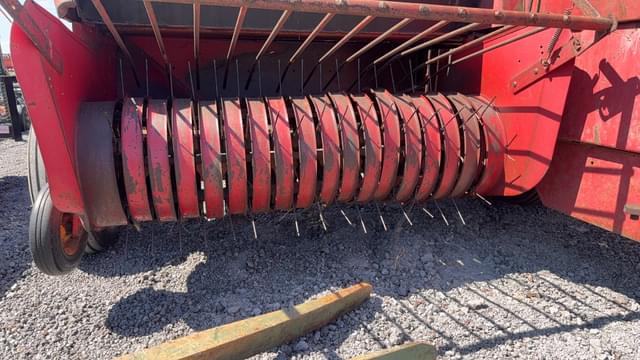 Image of Massey Ferguson 124 equipment image 2