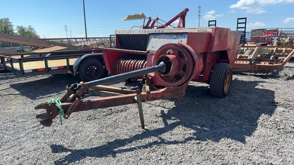 Image of Massey Ferguson 124 Primary image