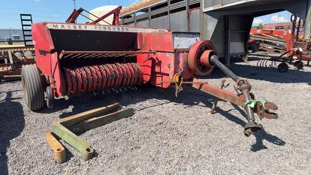 Image of Massey Ferguson 124 equipment image 1