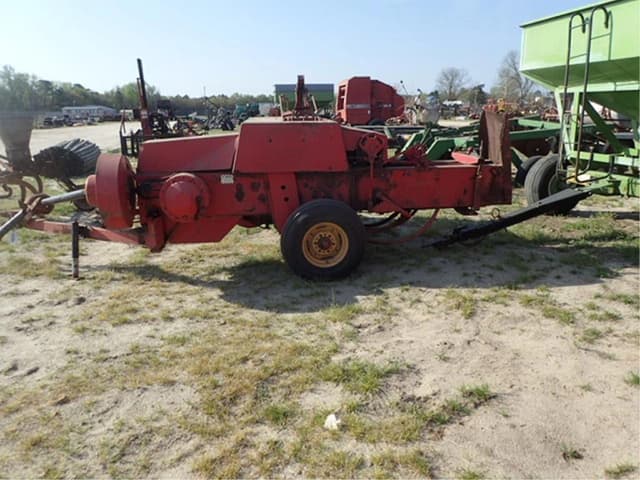 Image of Massey Ferguson 124 equipment image 2