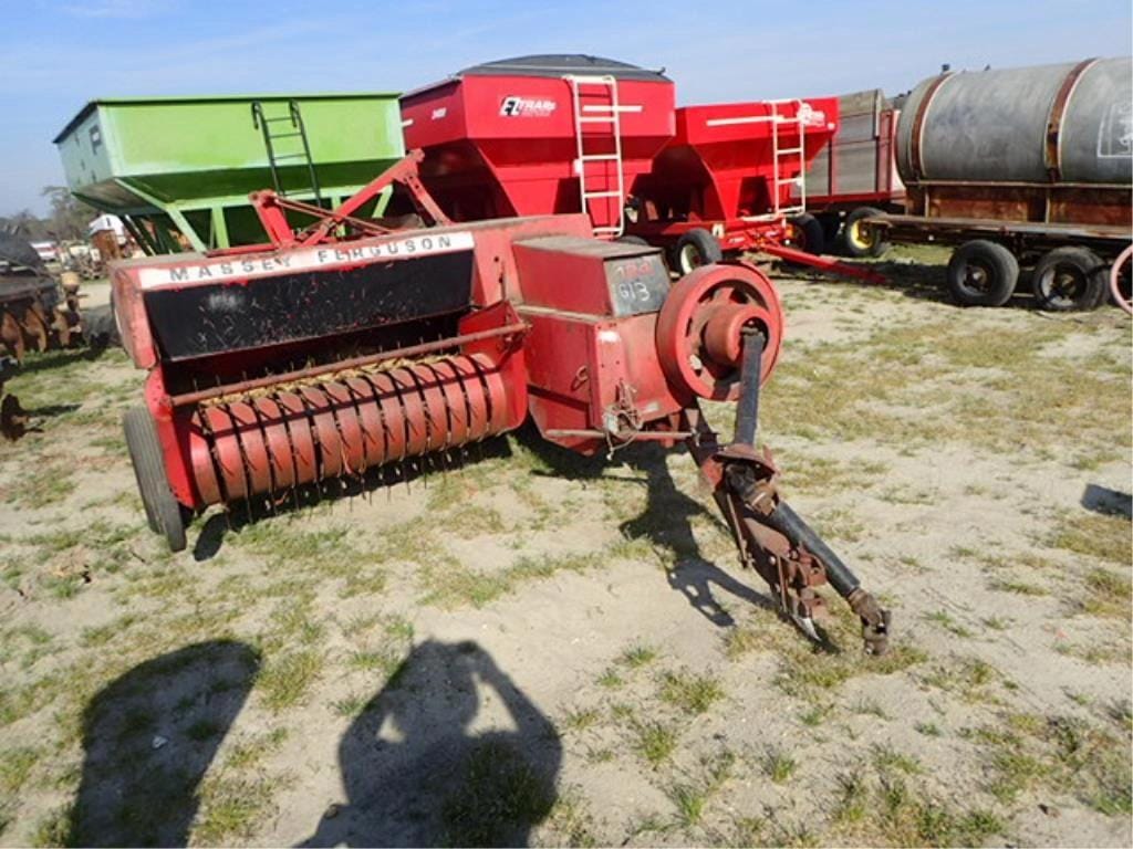 Massey Ferguson 124 Equipment Image0