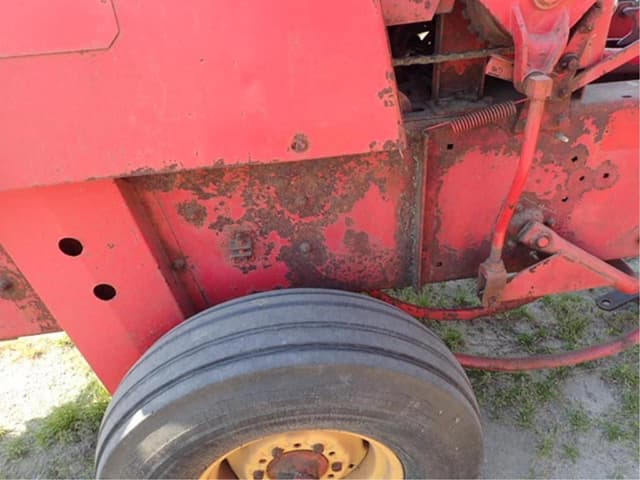 Image of Massey Ferguson 124 equipment image 3