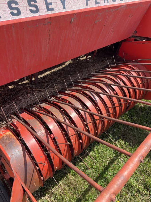 Image of Massey Ferguson 124 equipment image 1