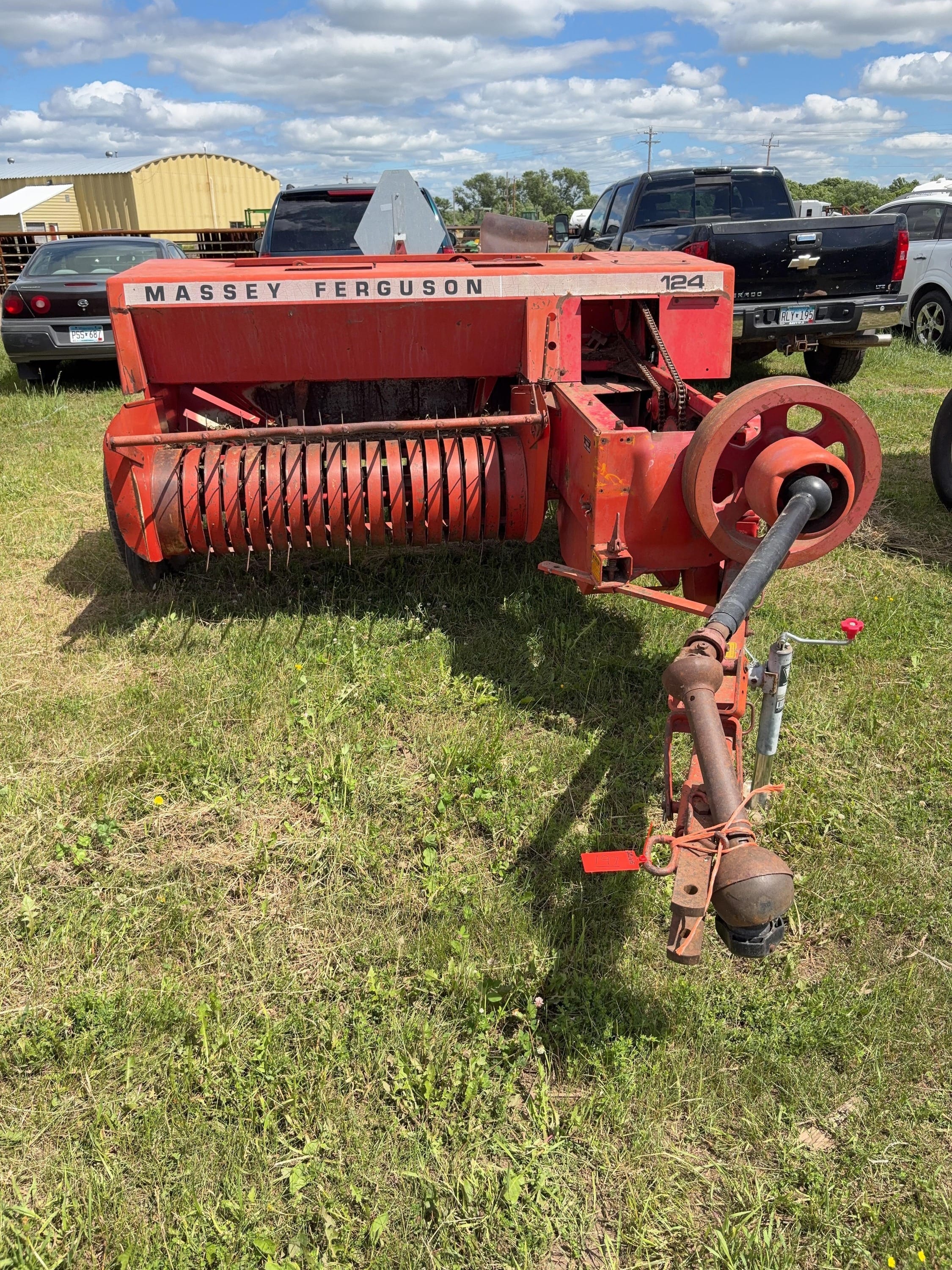 Massey Ferguson 124 Equipment Image0