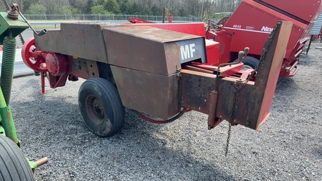 Image of Massey Ferguson 124 equipment image 4