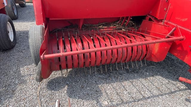 Image of Massey Ferguson 124 equipment image 2