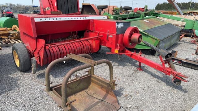 Image of Massey Ferguson 124 equipment image 1