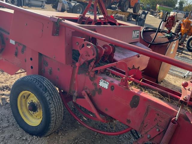 Image of Massey Ferguson 124 equipment image 4