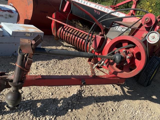 Image of Massey Ferguson 124 equipment image 1