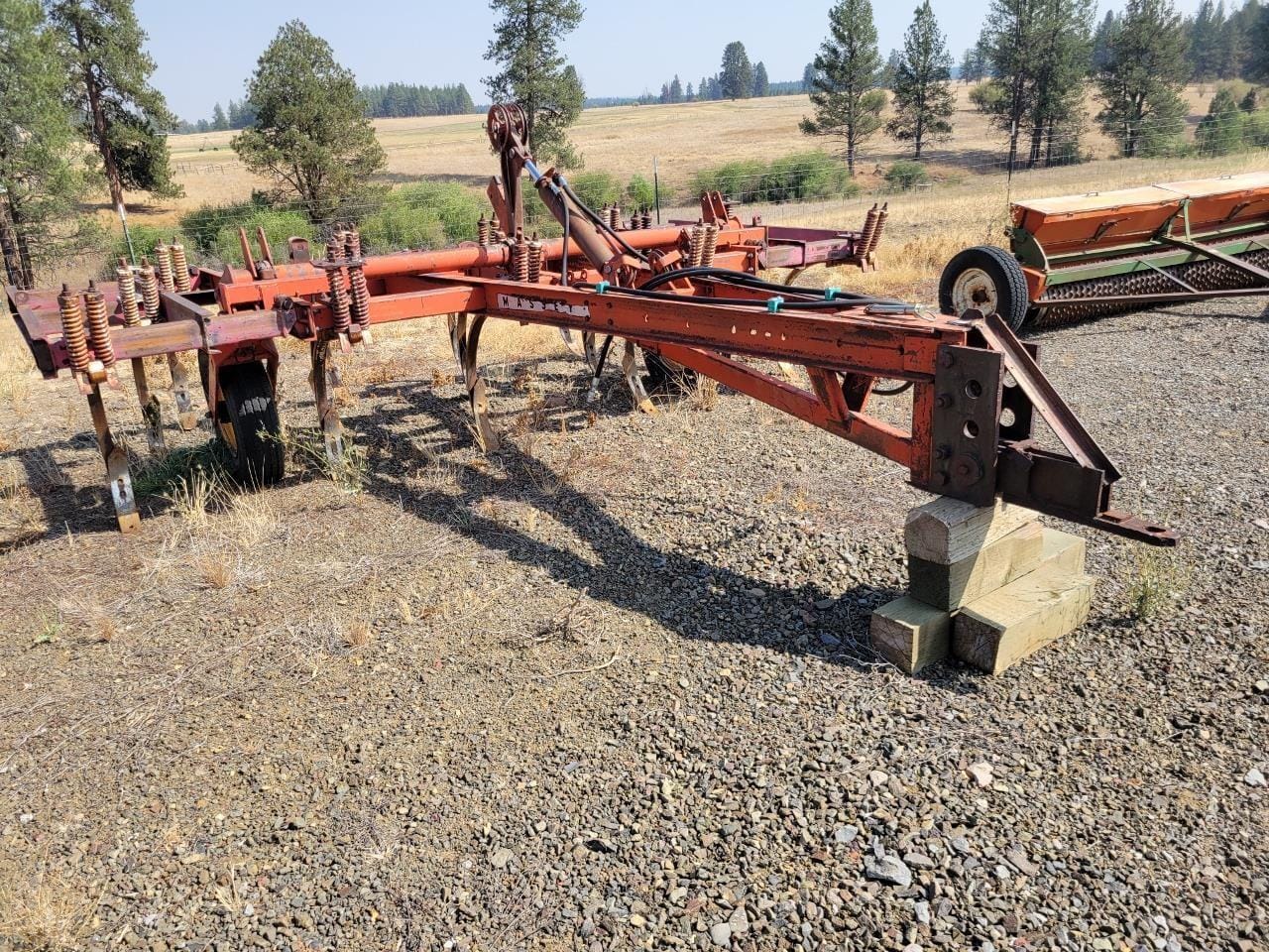 Massey Ferguson 125 Equipment Image0