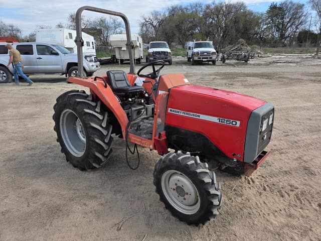 Image of Massey Ferguson 1250 equipment image 2