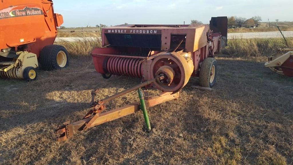 Image of Massey Ferguson 126 Primary image