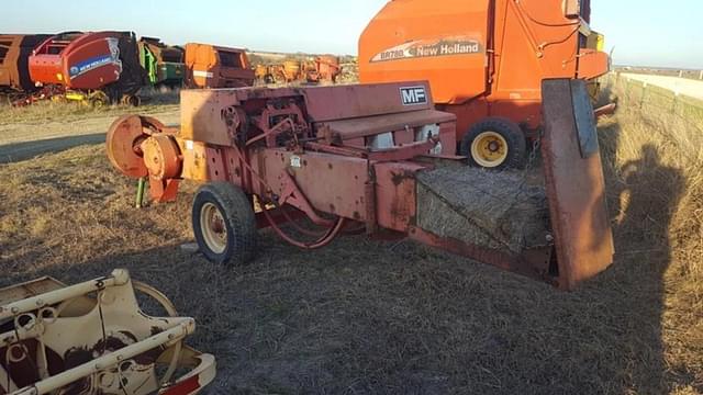 Image of Massey Ferguson 126 equipment image 3