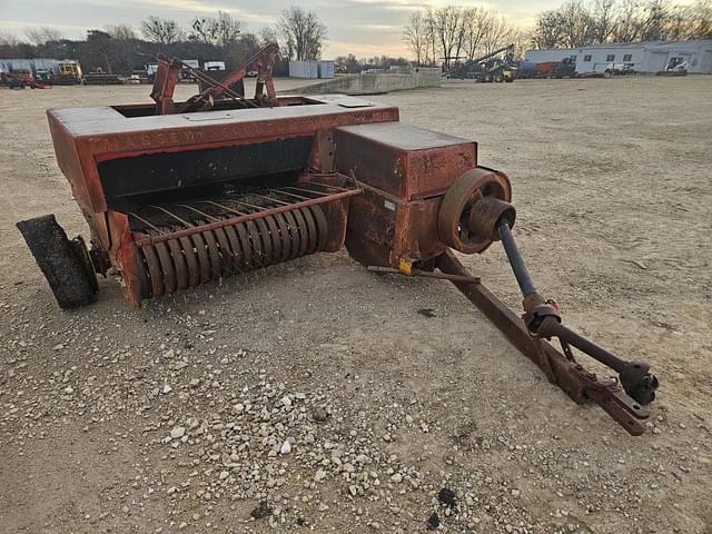 Image of Massey Ferguson 126 equipment image 1