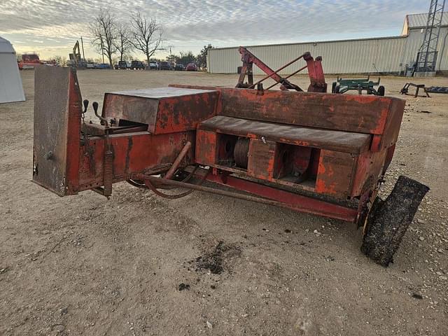 Image of Massey Ferguson 126 equipment image 3