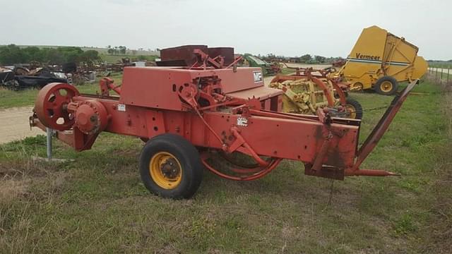 Image of Massey Ferguson 126 equipment image 4