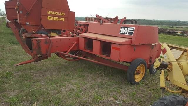 Image of Massey Ferguson 126 equipment image 3