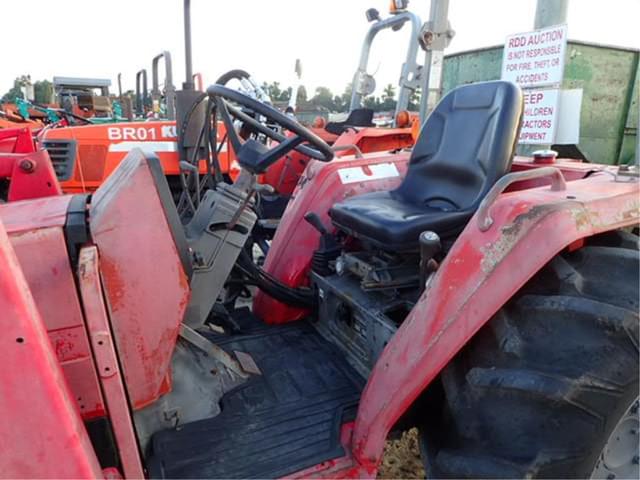 Image of Massey Ferguson 1260 equipment image 4