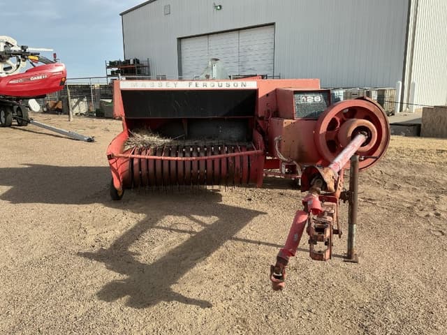 Image of Massey Ferguson 1260 equipment image 1