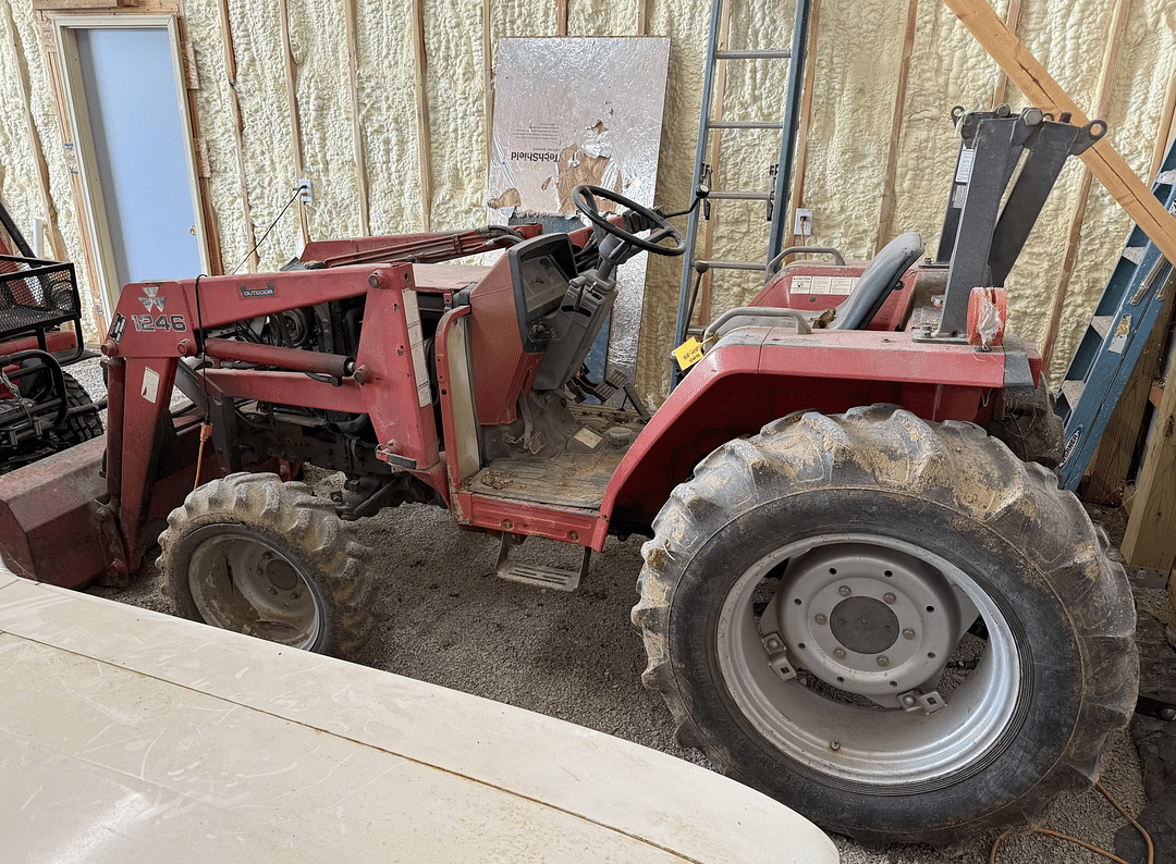 Image of Massey Ferguson 1260 Primary Image