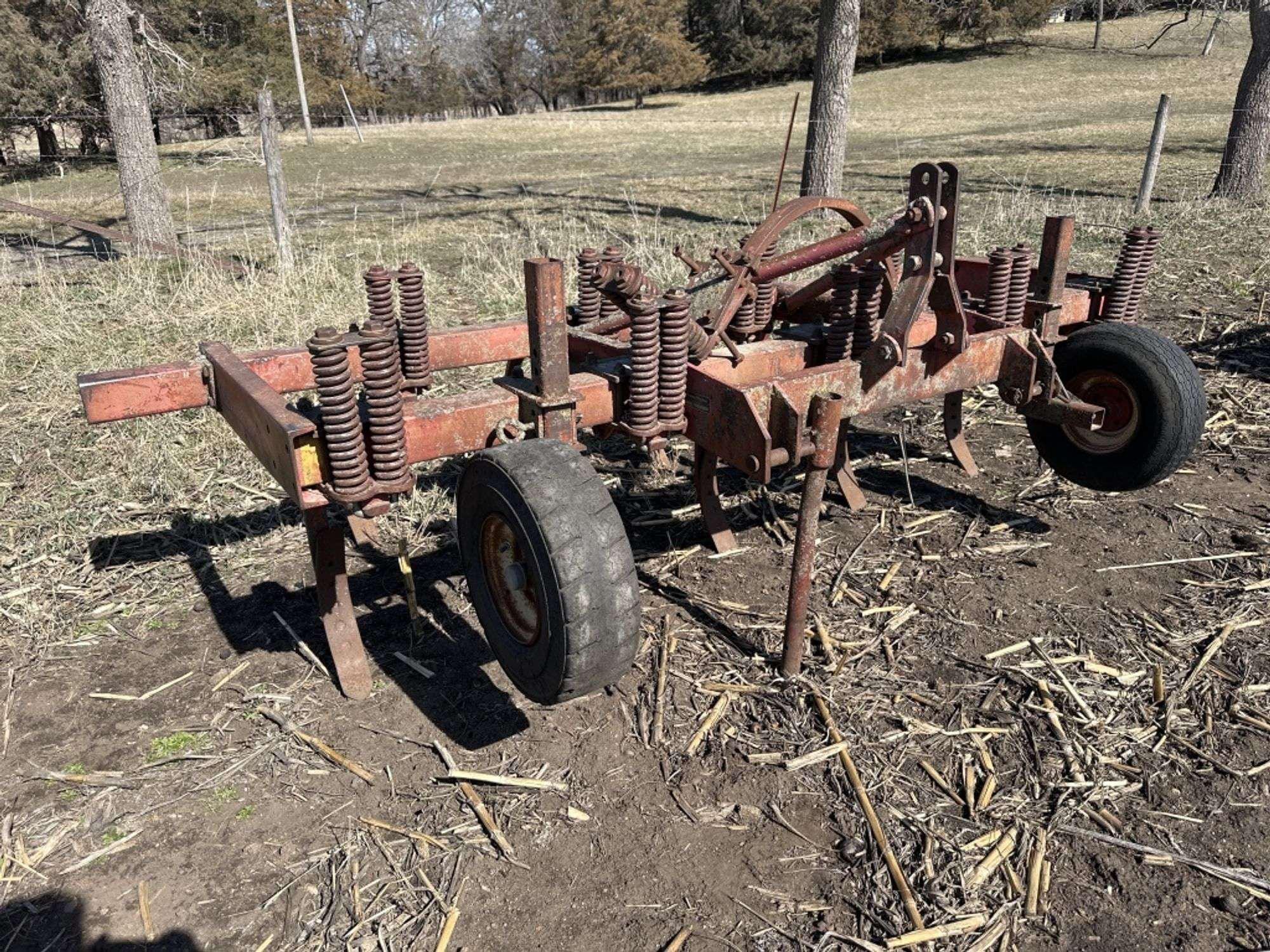 Main image Massey Ferguson 127