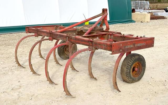Image of Massey Ferguson 127 equipment image 4