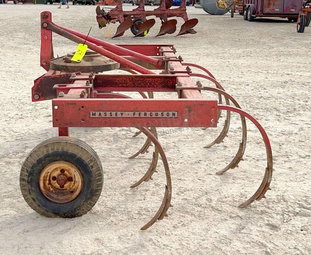 Image of Massey Ferguson 127 equipment image 3