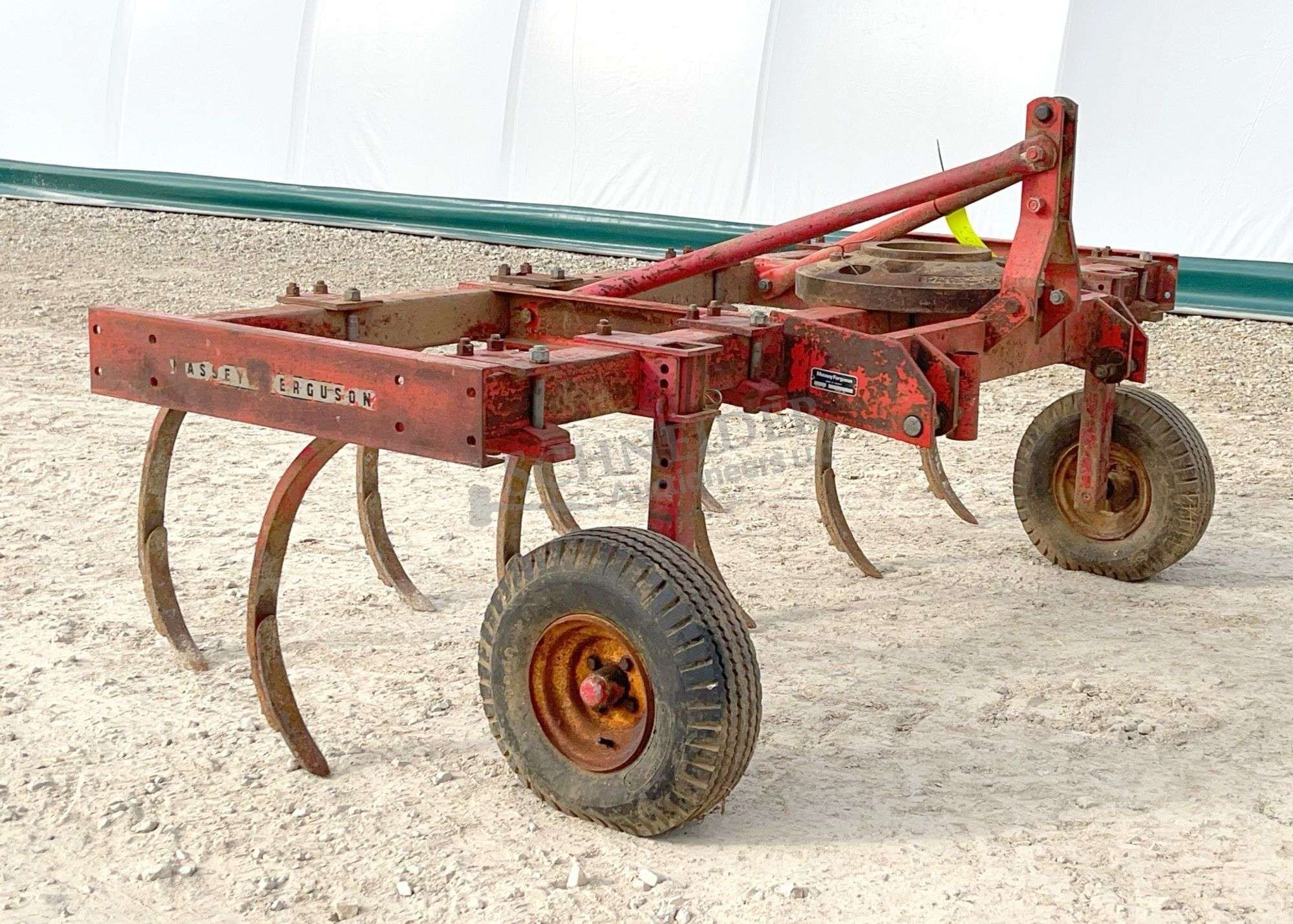 Massey Ferguson 127 Equipment Image0