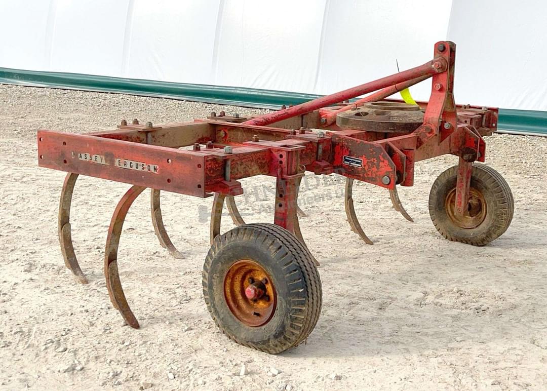 Image of Massey Ferguson 127 Primary image