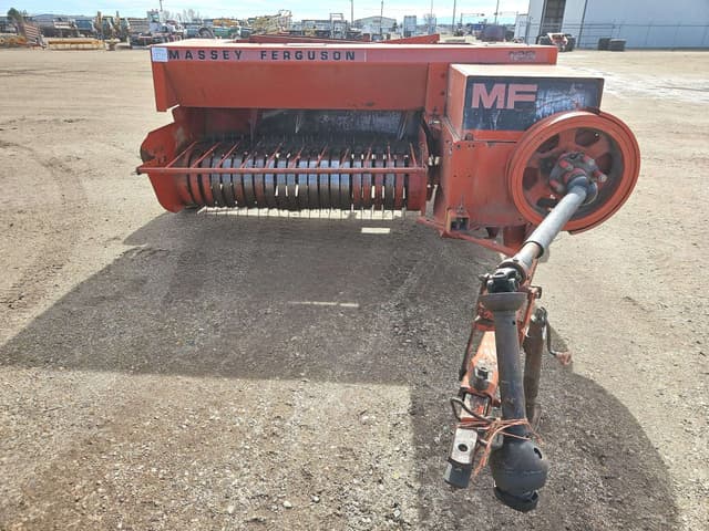 Image of Massey Ferguson 128 equipment image 2