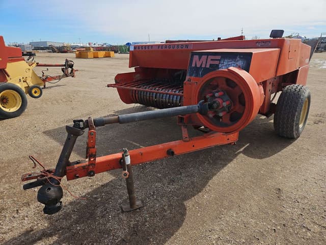 Image of Massey Ferguson 128 equipment image 3