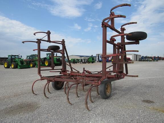 Image of Massey Ferguson 128 equipment image 4